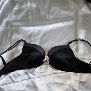 VICTORIA’S SECRET 34D black lace bra
